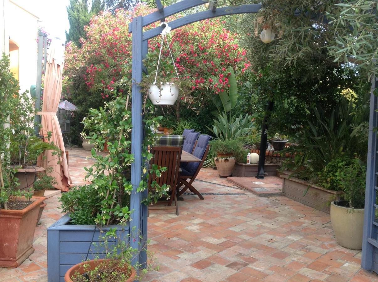 A L'Ombre Du Cedre Hotel Hyeres Exterior photo