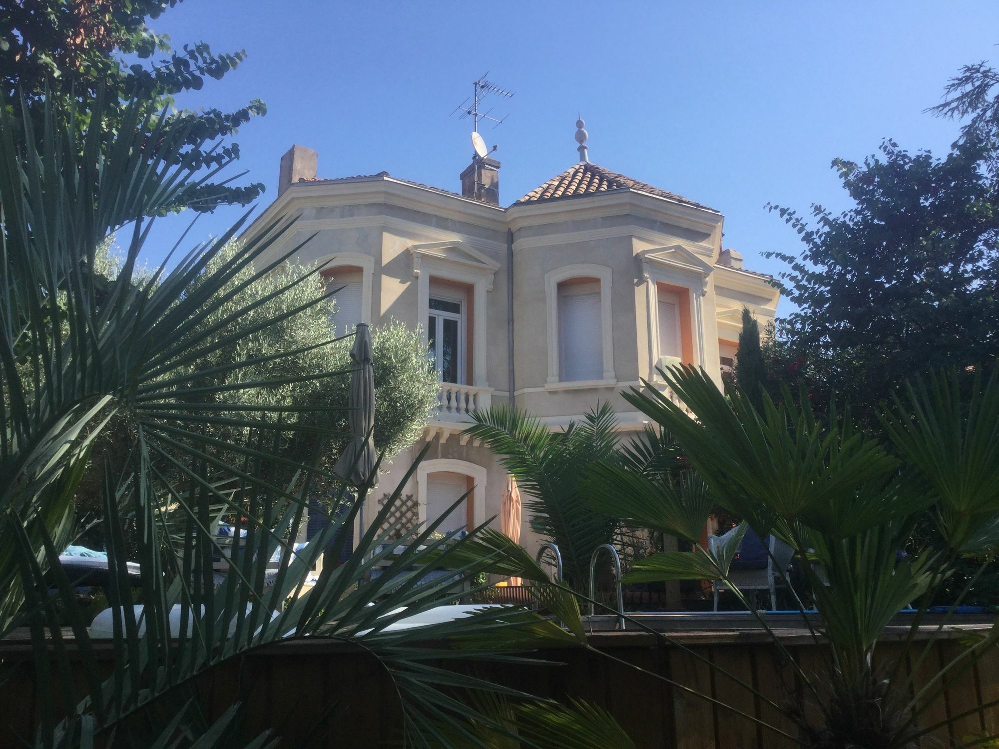 A L'Ombre Du Cedre Hotel Hyeres Exterior photo