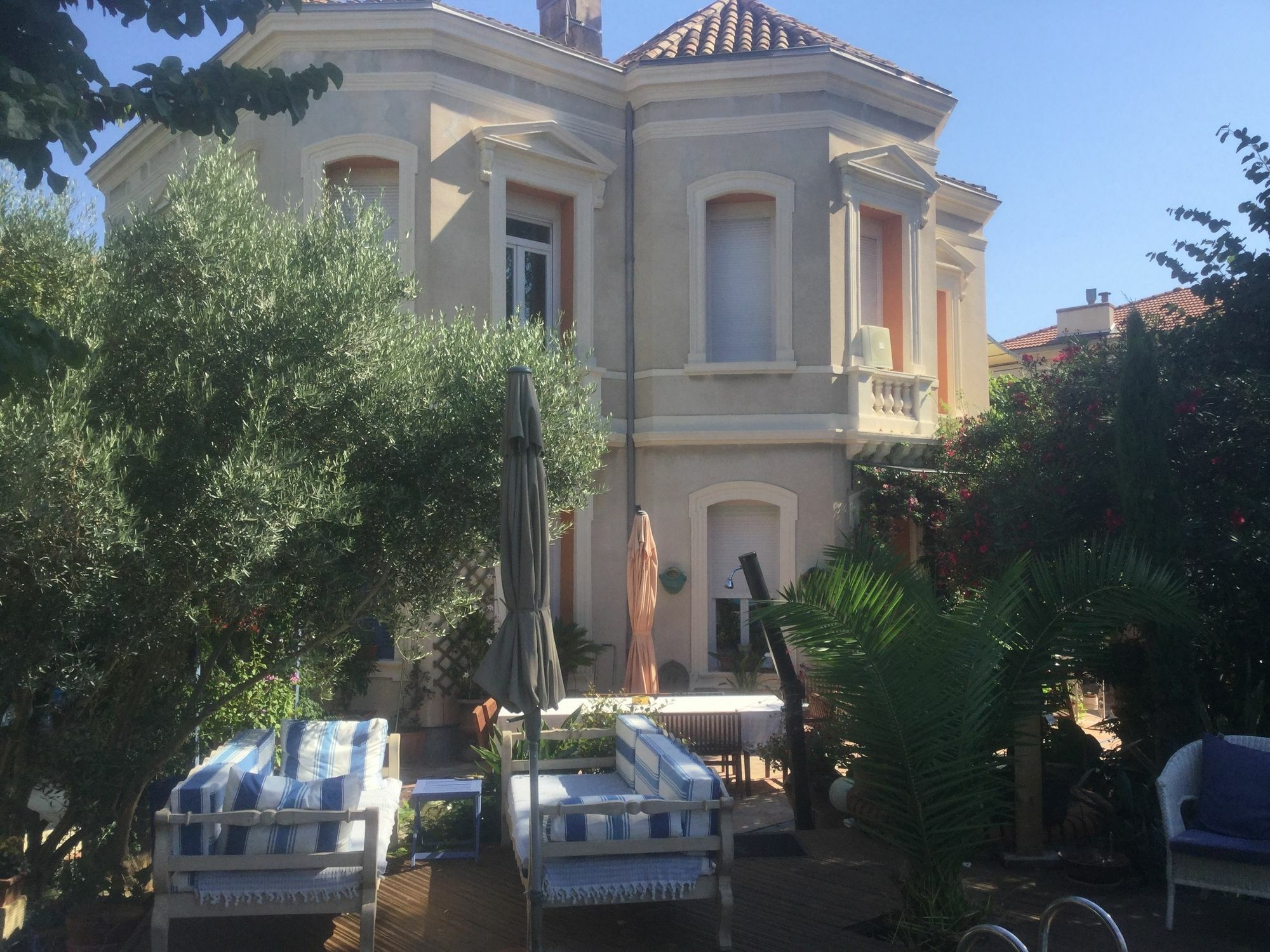 A L'Ombre Du Cedre Hotel Hyeres Exterior photo